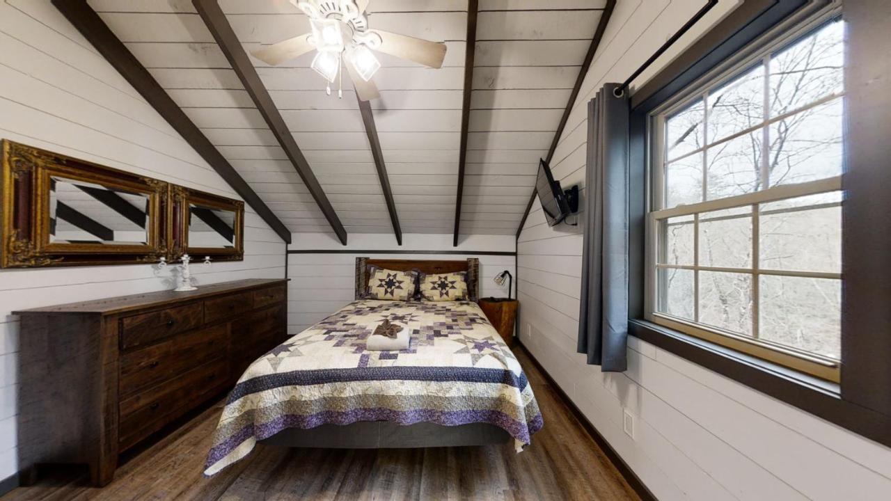 Bigfoots Hideaway Cabin Gatlinburg Bagian luar foto